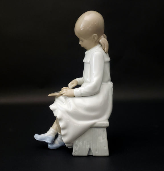 NAO by Lladro Porcelain Figurine Girl With Slate #117 Spain