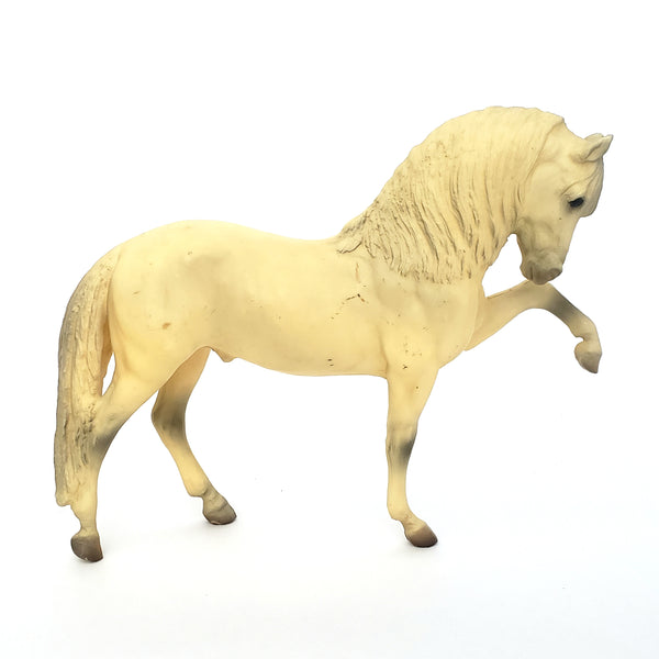 Breyer Legionario III Alabaster Stallion Horse Model #68 1979-1990