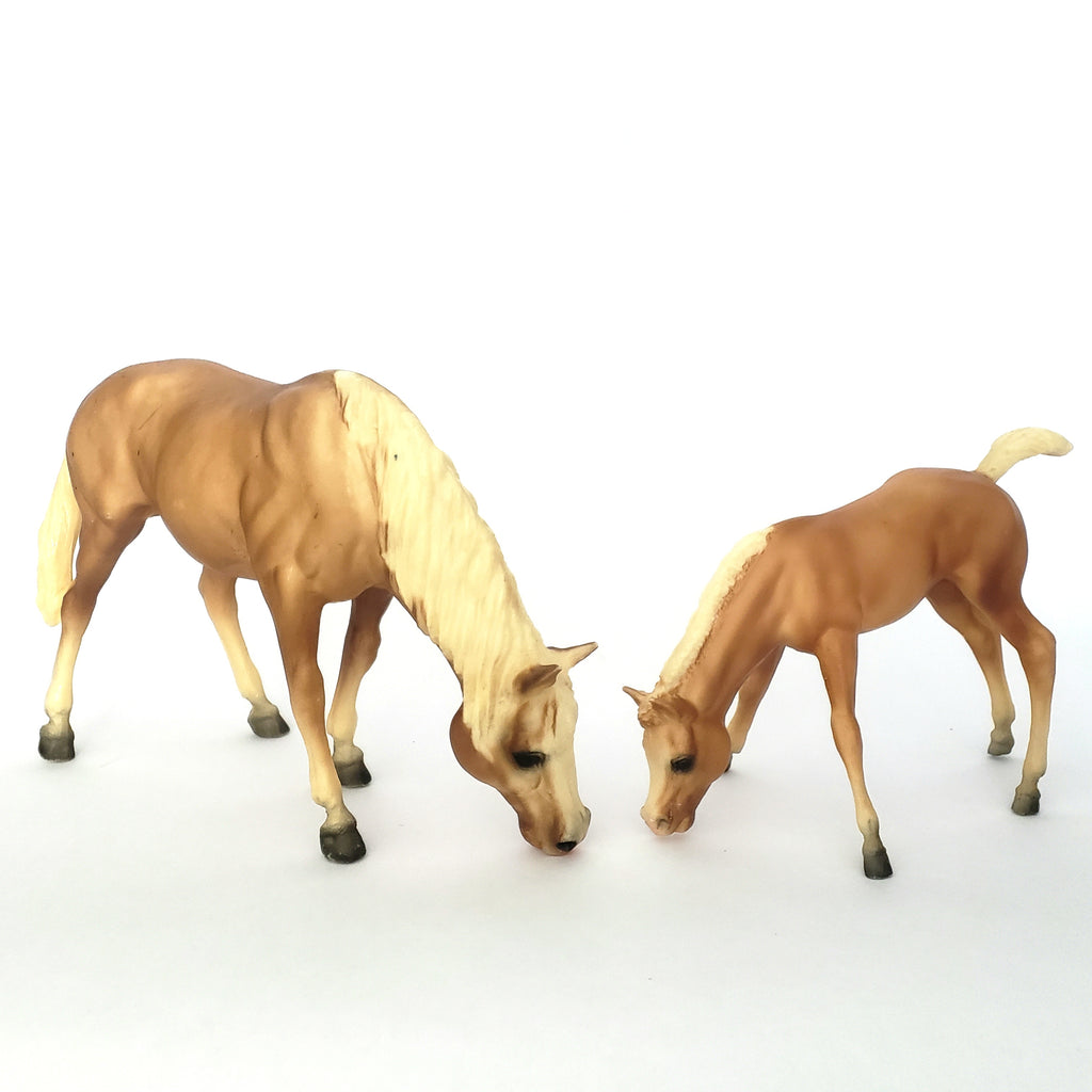 Pair of Breyer Horses Grazing Palomino Mare and Foal #1433