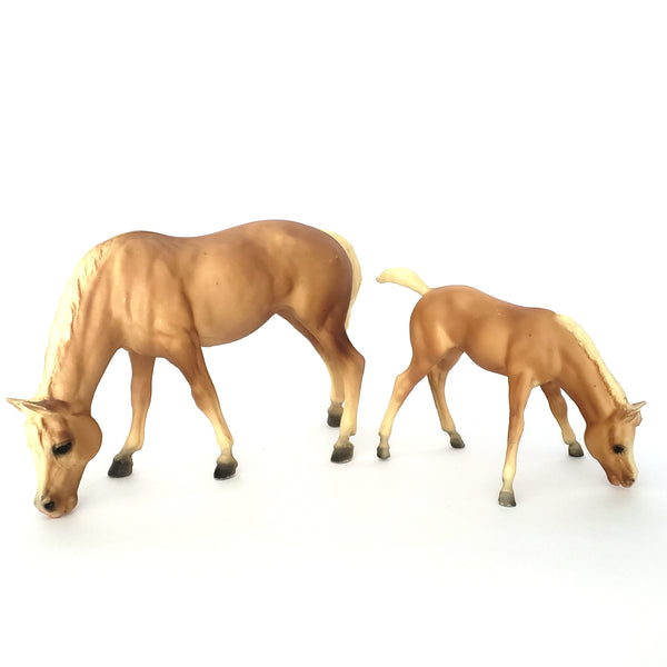 Pair of Breyer Horses Grazing Palomino Mare and Foal #1433