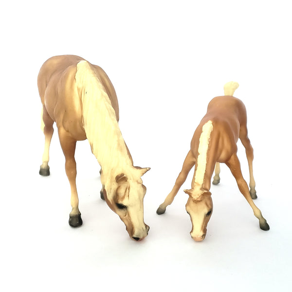 Pair of Breyer Horses Grazing Palomino Mare and Foal #1433