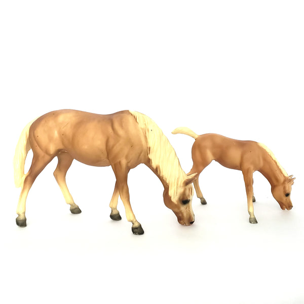 Pair of Breyer Horses Grazing Palomino Mare and Foal #1433