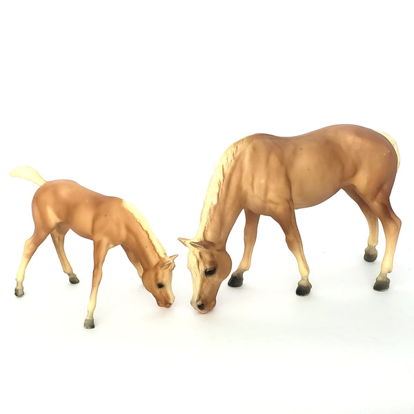 Pair of Breyer Horses Grazing Palomino Mare and Foal #1433