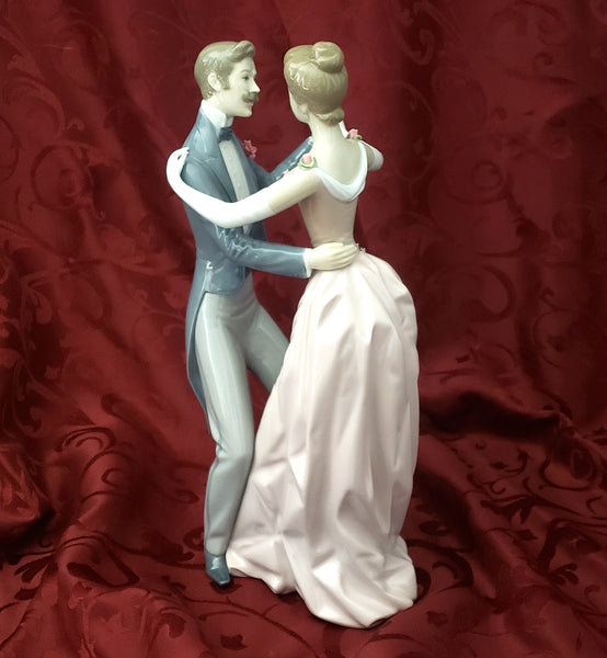 Lladro ANNIVERSARY DANCE #1372 Pink and Gray Retired Keepsake Gift