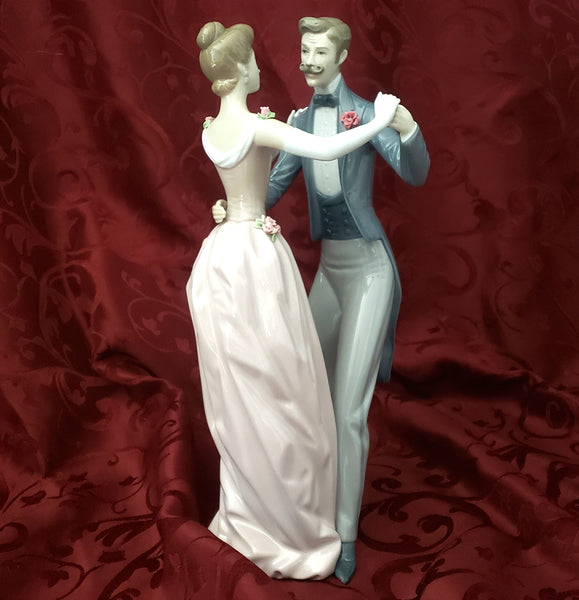 Lladro ANNIVERSARY DANCE #1372 Pink and Gray Retired Keepsake Gift