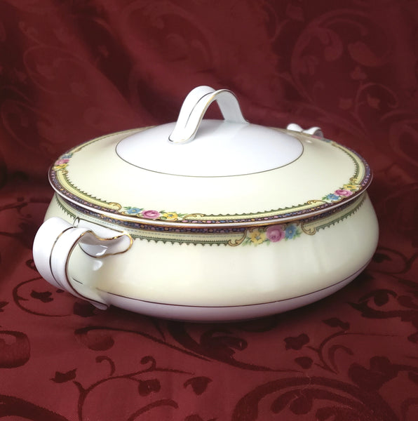 Porcelain Round Covered Vegetable Serving Bowl Delaware-Derby by TK Thun Bohemia