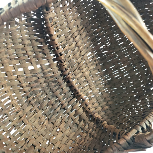 Antique Woven Splint Buttocks Egg Gathering Basket Twisted Handle