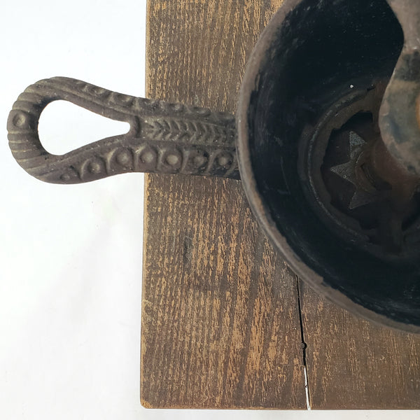 Antique Hand-Crank Arcade Favorite Mill 700 Coffee Grinder Mill Freeport Illinois