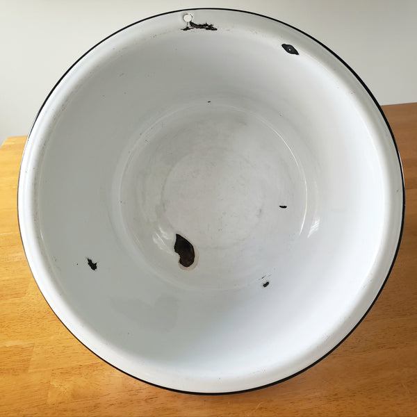 Vintage Farmhouse Round White Enamelware Basin Tub Black Trim