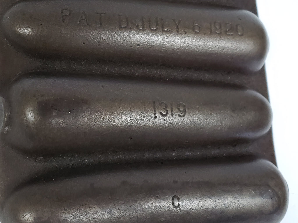 Wagner Ware Cast Iron Corn Bread Mold Krusty Corn Cobs Pat'd