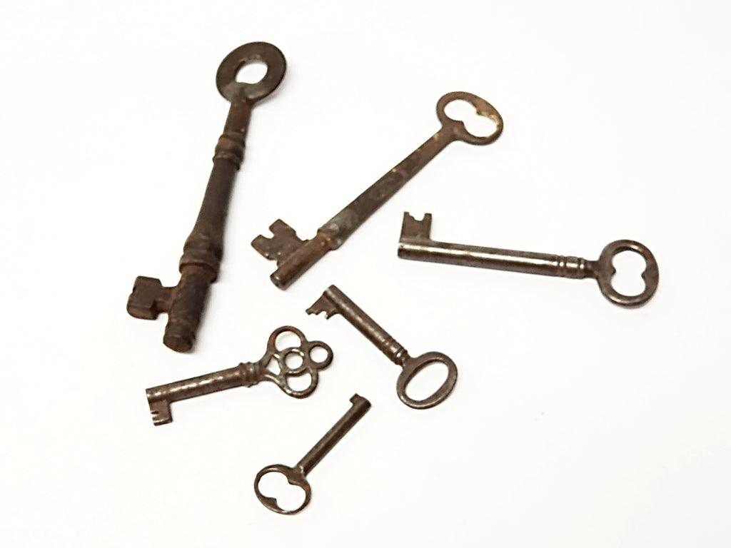 Antique Skeleton Keys - Collection of 6 Variety Sizes and Decorative Styles