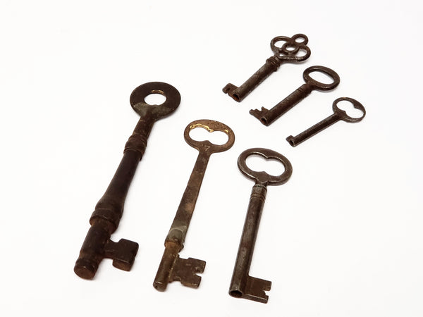 Vintage Skeleton Keys Collection of 6 Variety Sizes and Decorative Styles