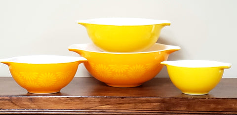 Pyrex Daisy Orange & Yellow Cinderella Mixing Nesting Bowls - Set of 4