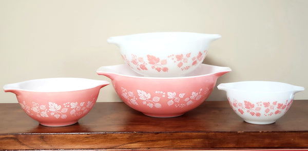 Pyrex Gooseberry Pink & White Cinderella Mixing Nesting Bowls - Set of 4