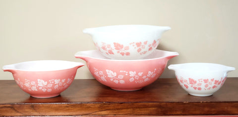 Pyrex Gooseberry Pink & White Cinderella Mixing Nesting Bowls - Set of 4