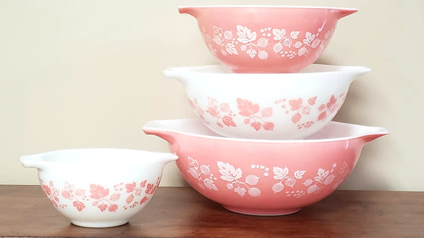 Pyrex Gooseberry Pink & White Cinderella Mixing Nesting Bowls - Set of 4