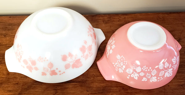 Vintage Pyrex Gooseberry Pink & White Cinderella Mixing Nesting Bowls - Set of 4