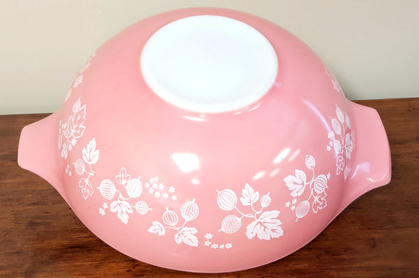 Vintage Pyrex Gooseberry Pink & White Cinderella Mixing Nesting Bowls - Set of 4