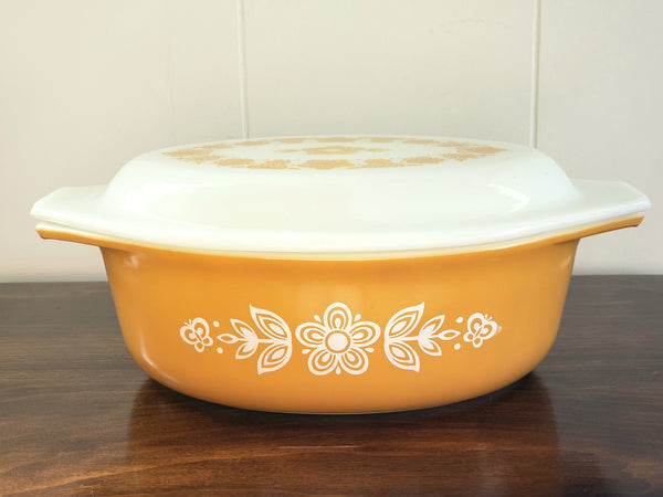 Pyrex Butterfly Gold Oval 1.5 Qt Casserole with Lid 043 by Corning c. 1970's