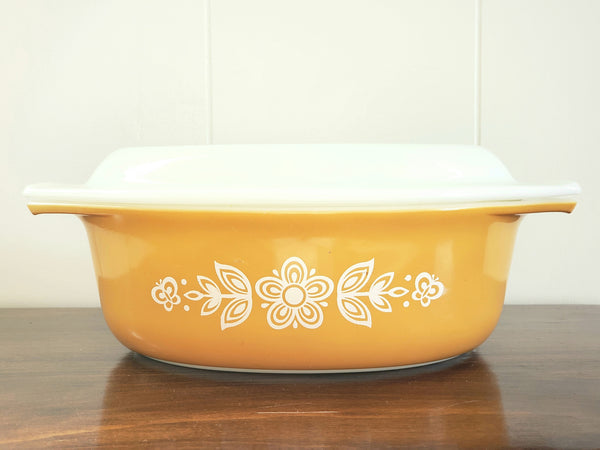 Pyrex Butterfly Gold Oval 1.5 Qt Casserole with Lid 043 by Corning c. 1970's