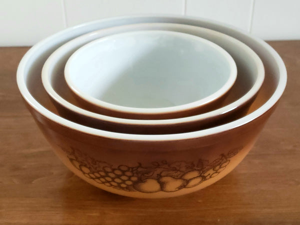 Pyrex "Old Orchard" Brown Fruit Mixing Nesting Bowl Set of 3 ~ 1974-1978