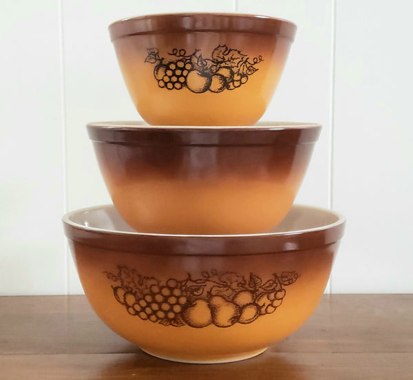 Pyrex "Old Orchard" Brown Fruit Mixing Nesting Bowl Set of 3 ~ 1974-1978