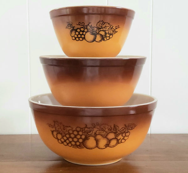 Pyrex "Old Orchard" Brown Fruit Mixing Nesting Bowl Set of 3 ~ 1974-1978