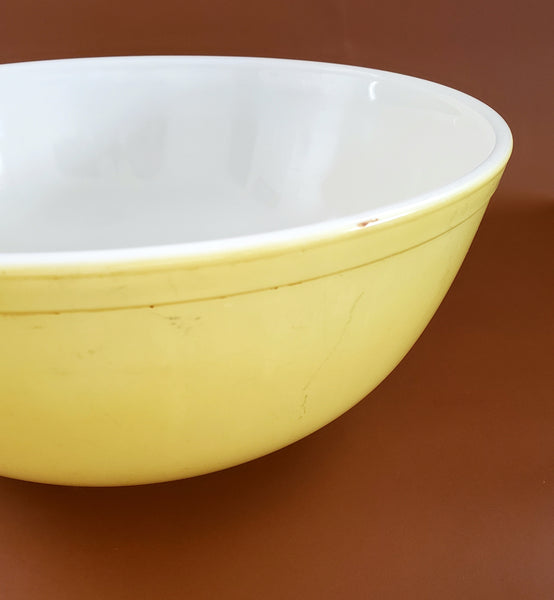 PYREX 10 1/2" Primary Yellow 4 Quart Mixing Bowl #404 c. 1950's