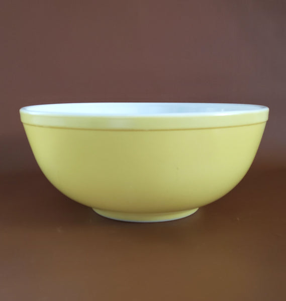 Vintage PYREX 10 1/2" Primary Yellow 4 Quart Mixing Bowl #404 (No Numbers) c. 1945-1950