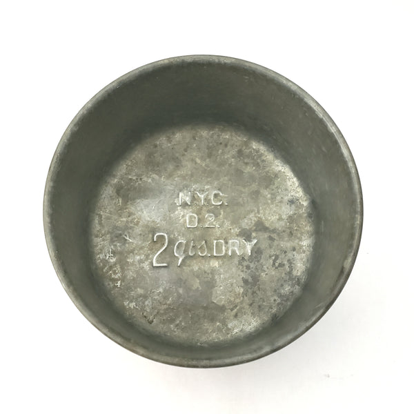 Antique Dry Measure NESCO 2 Quart Galvanized Metal Red Bands Original Label