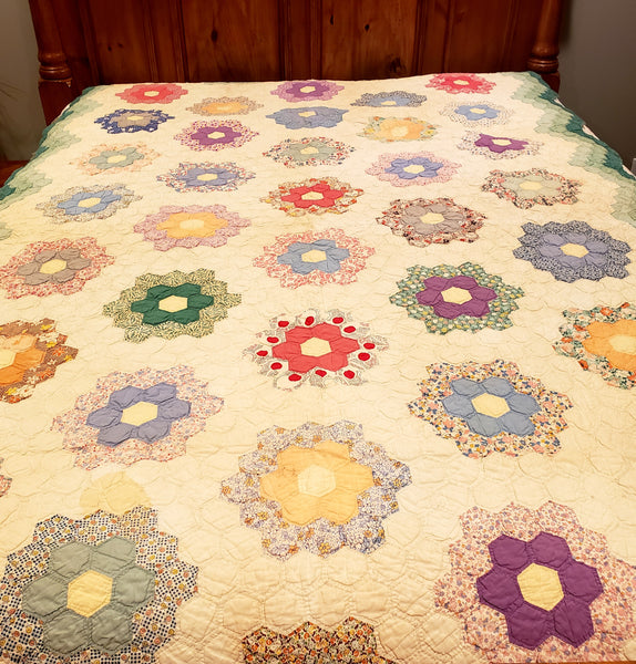 Vintage Grandmother's Flower Garden Quilt Top, Feedsack, Scalloped Border c. 1930's