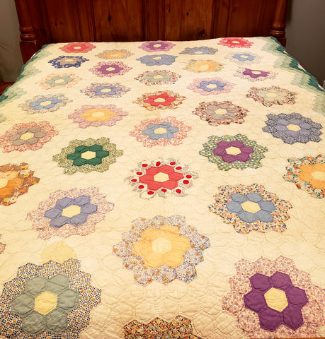 Vintage Grandmother's Flower Garden Quilt Top, Feedsack, Scalloped Border c. 1930's