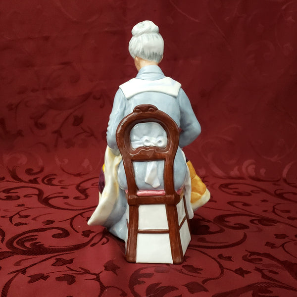 Royal Doulton Porcelain Figurine "Eventide" Grandmother w/ Quilt HN2814 England